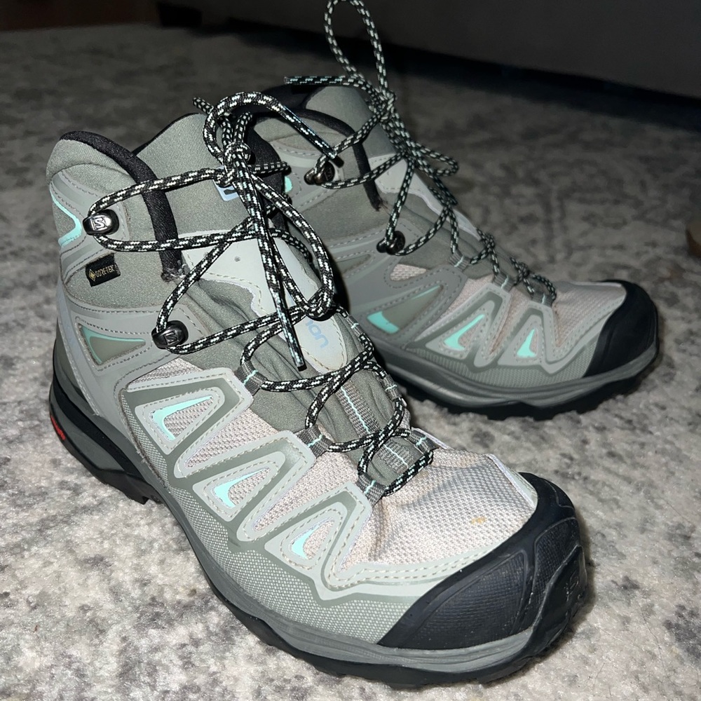 Womens 8 Salomon X Ultra Boots